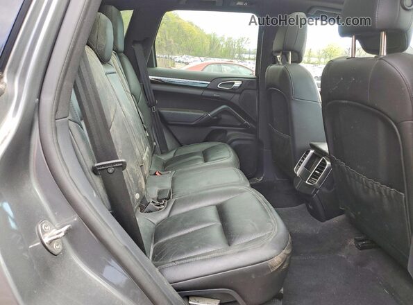 WP1AA2A25JKA04739 2018 PORSCHE CAYENNE Серый Вид задней части салона