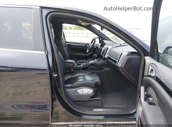 WP1AA2A28HKA85956 2017 PORSCHE CAYENNE Blue Widok wnętrza z przodu
