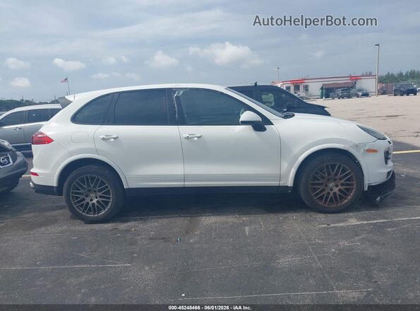WP1AA2A29HKA82869 2017 PORSCHE CAYENNE Белый Вид задней части салона