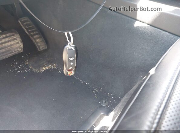 WP1AA2A2XHKA81648 2017 PORSCHE CAYENNE Серебряный Вид панели приборов