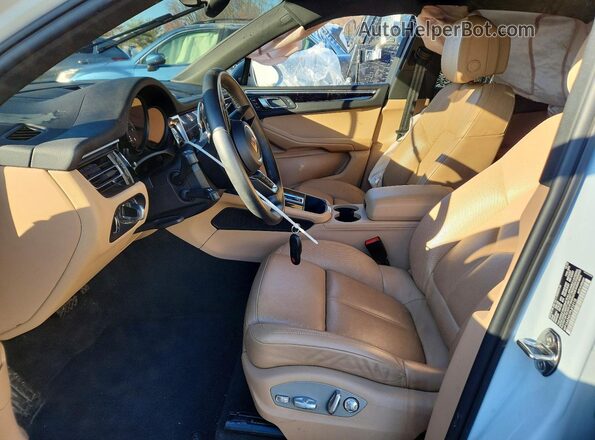 WP1AA2A57PLB12115 2023 PORSCHE MACAN Белый Вид салона спереди