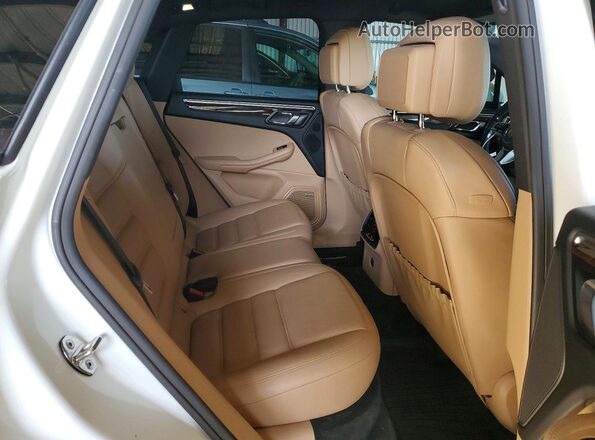 WP1AA2A5XKLB05409 2019 PORSCHE MACAN White Вид задньої частини салону