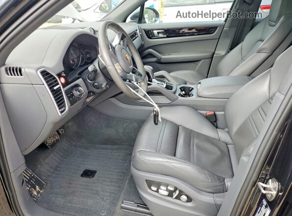 WP1AA2AY0KDA12578 2019 PORSCHE CAYENNE Черный Вид салона спереди