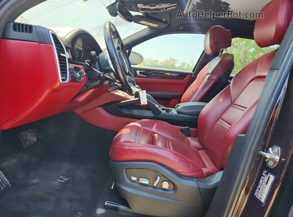 WP1AA2AY4KDA04368 2019 PORSCHE CAYENNE Коричневый Вид салона спереди