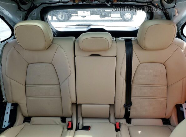 WP1AA2AY4PDA10498 2023 PORSCHE CAYENNE White Vista de los asientos traseros