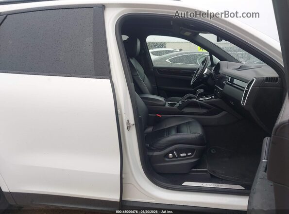 WP1AA2AY6KDA08454 2019 PORSCHE CAYENNE White Front interior view