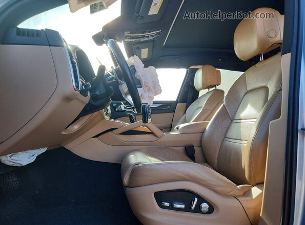 WP1AA2AY7LDA06276 2020 PORSCHE CAYENNE Silver წინა სალონის ხედი