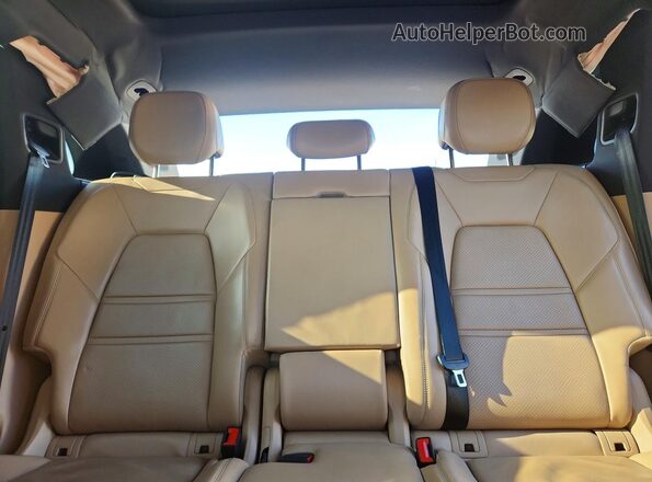 WP1AA2AY7LDA06276 2020 PORSCHE CAYENNE Silver უკანა სავარძლების ხედი
