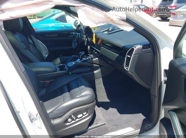 WP1AA2AYXLDA00035 2020 PORSCHE CAYENNE White Вид салону спереду