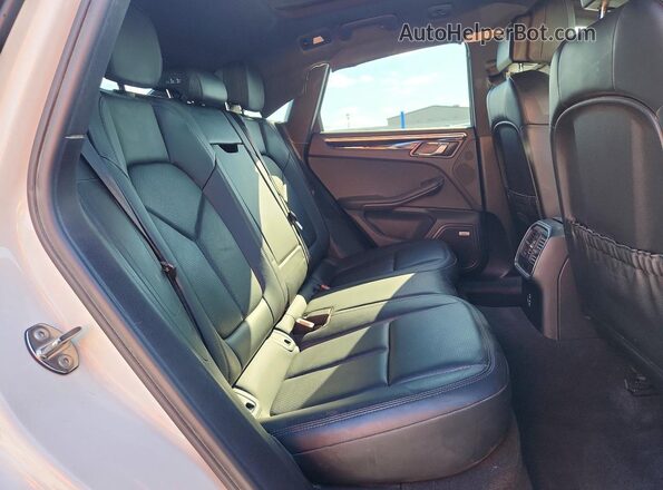 WP1AB2A53MLB35738 2021 PORSCHE MACAN White Вид задньої частини салону