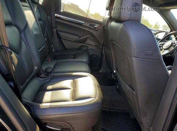 WP1AE2A26GLA63001 2016 PORSCHE CAYENNE Black Вид задньої частини салону