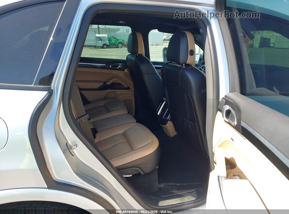 WP1AE2A29HLA74575 2017 PORSCHE CAYENNE Silver 