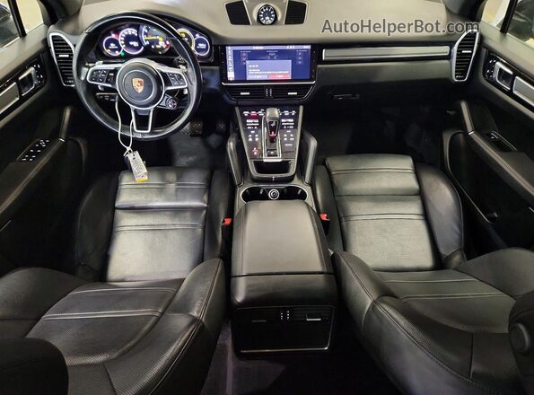 WP1AE2AY4KDA50934 2019 PORSCHE CAYENNE Black Widok deski rozdzielczej