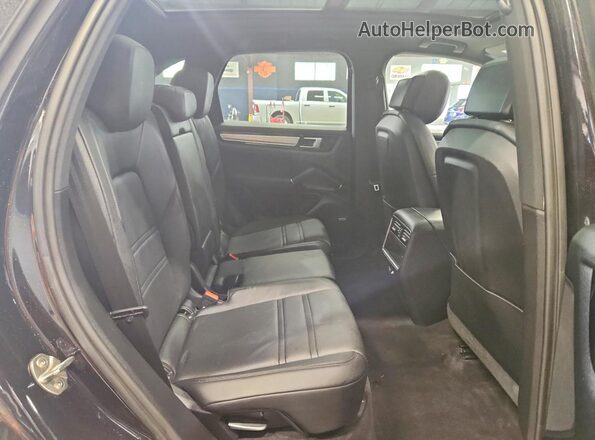 WP1AE2AY4KDA50934 2019 PORSCHE CAYENNE Black Widok wnętrza z tyłu
