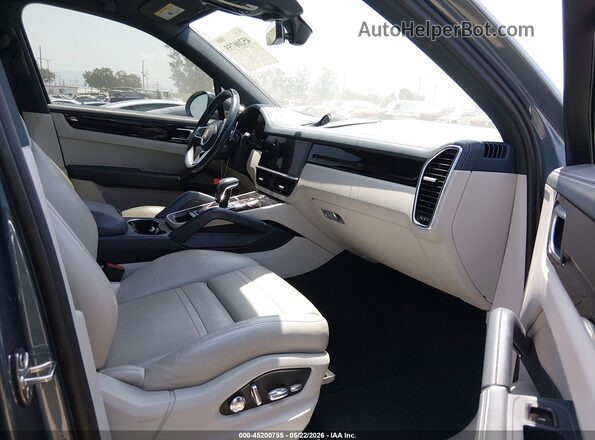 WP1AE2AYXKDA50579 2019 PORSCHE CAYENNE Light Blue Front interior view