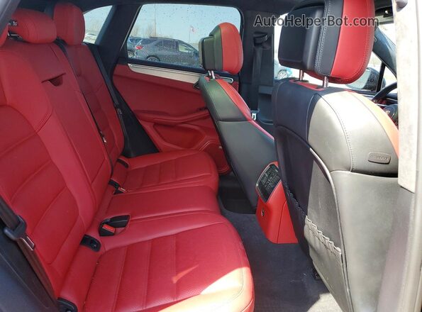 WP1AF2A57LLB60452 2020 PORSCHE MACAN Black Widok wnętrza z tyłu