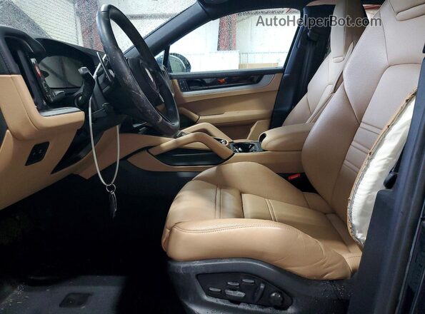 WP1BA2AY8RDA55578 2024 PORSCHE CAYENNE Blue წინა სალონის ხედი