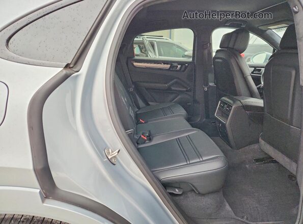 WP1BG2AY4PDA32021 2023 PORSCHE CAYENNE Silver უკანა სალონის ხედი
