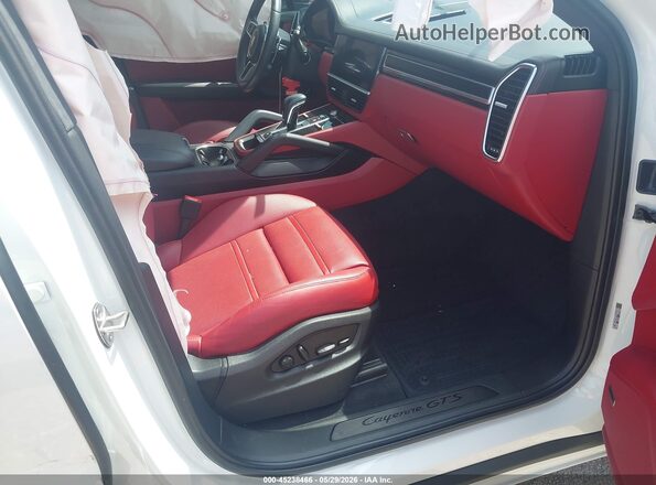 WP1BG2AY8PDA32362 2023 PORSCHE CAYENNE White წინა სალონის ხედი