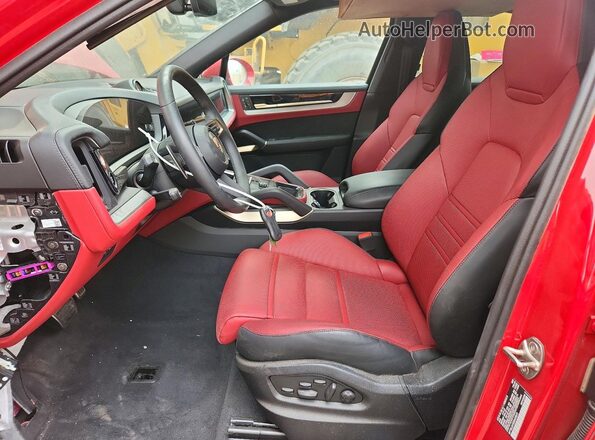 WP1BL2AY5SDA39872 2025 PORSCHE CAYENNE Красный Вид салона спереди