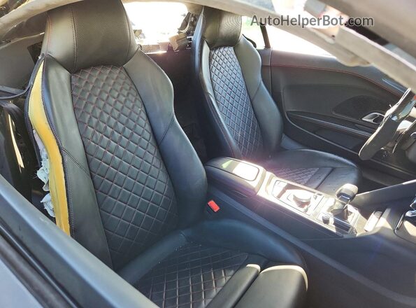 WUAKBAFX5L7901988 2020 AUDI R8 White Widok tylnych siedzeń