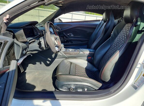 WUAKBAFX5L7901988 2020 AUDI R8 White Widok wnętrza z przodu