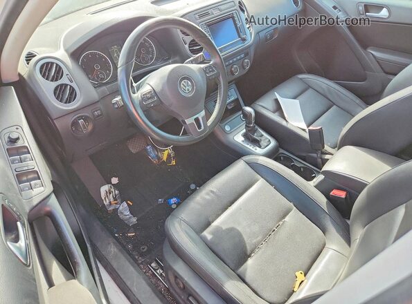 WVGAV7AX2GW563712 2016 VOLKSWAGEN TIGUAN Белый Вид панели приборов
