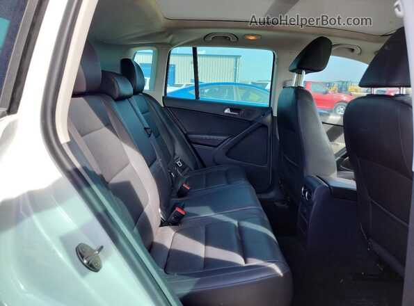 WVGAV7AX2GW563712 2016 VOLKSWAGEN TIGUAN Белый Вид задней части салона