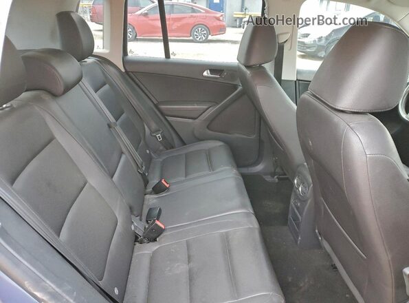 WVGAV7AX3HK024220 2017 VOLKSWAGEN TIGUAN Blue Հետևի նստատեղերի տեսք