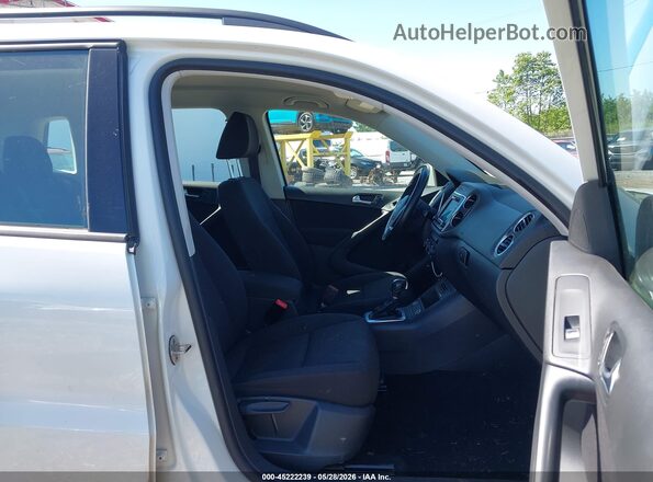 WVGAV7AX4HK044962 2017 VOLKSWAGEN TIGUAN White Front interior view