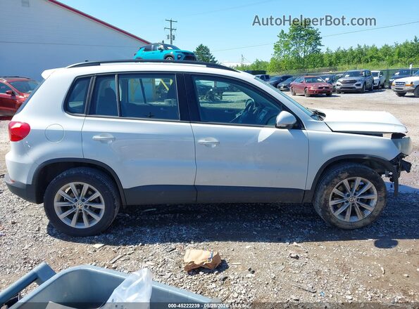 WVGAV7AX4HK044962 2017 VOLKSWAGEN TIGUAN White Rear interior view