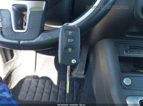 WVGAV7AX4HK044962 2017 VOLKSWAGEN TIGUAN White Dashboard view