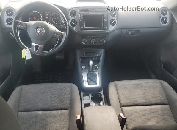 WVGAV7AX4HK054441 2017 VOLKSWAGEN TIGUAN Silver Dashboard view