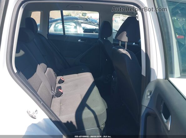 WVGAV7AX4JK005911 2018 VOLKSWAGEN TIGUAN White VIN კოდის სტიკერის ხედი