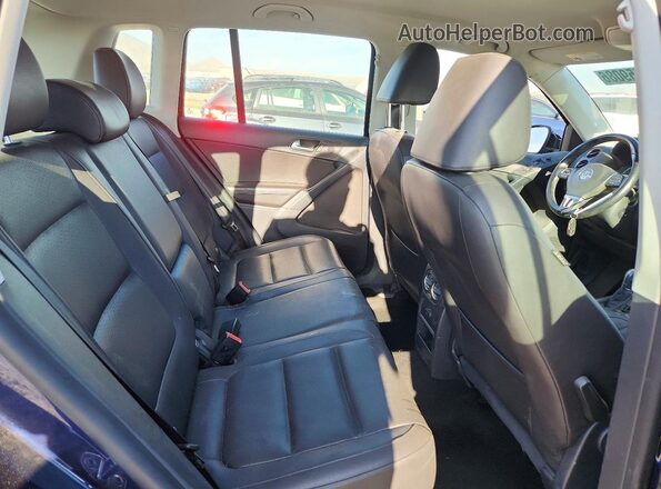 WVGAV7AX5GW555944 2016 VOLKSWAGEN TIGUAN Blue Vista interior trasera