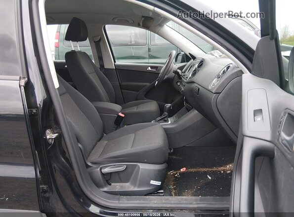WVGAV7AX6HK049788 2017 VOLKSWAGEN TIGUAN Black 