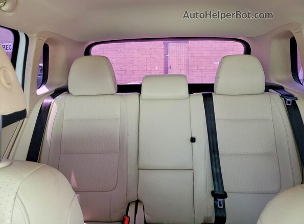 WVGAV7AX9GW502258 2016 VOLKSWAGEN TIGUAN White Widok tylnych siedzeń
