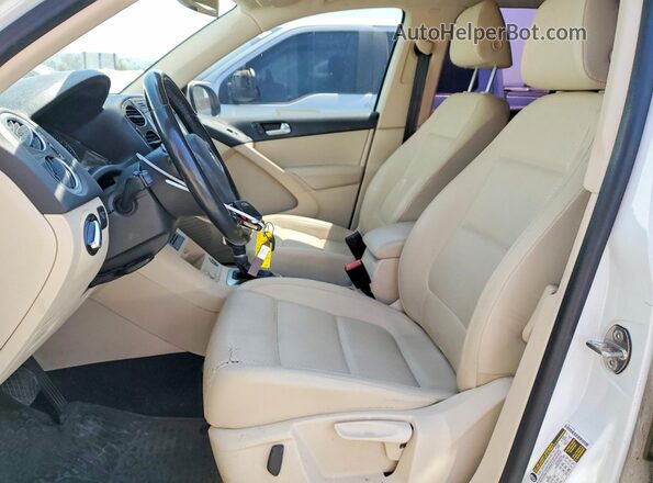 WVGAV7AX9GW502258 2016 VOLKSWAGEN TIGUAN White Widok wnętrza z przodu