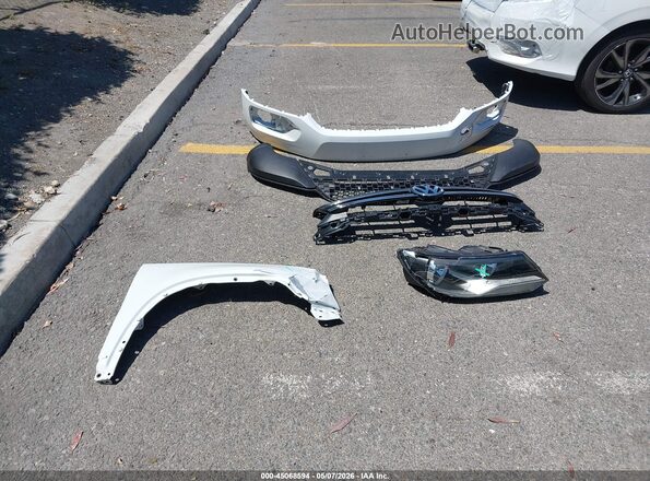 WVGAV7AX9HK054340 2017 VOLKSWAGEN TIGUAN White 