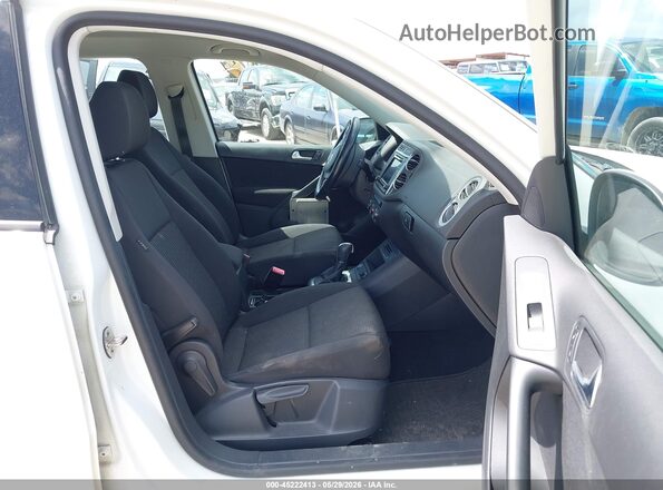 WVGAV7AX9HK055004 2017 VOLKSWAGEN TIGUAN White Вид салону спереду