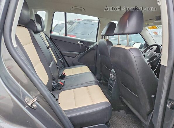 WVGBV7AX8GW598677 2016 VOLKSWAGEN TIGUAN Gray 