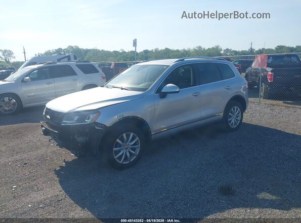 WVGEF9BP4GD008829 2016 VOLKSWAGEN TOUAREG Silver Front left