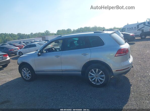 WVGEF9BP4GD008829 2016 VOLKSWAGEN TOUAREG Silver 360 interior view