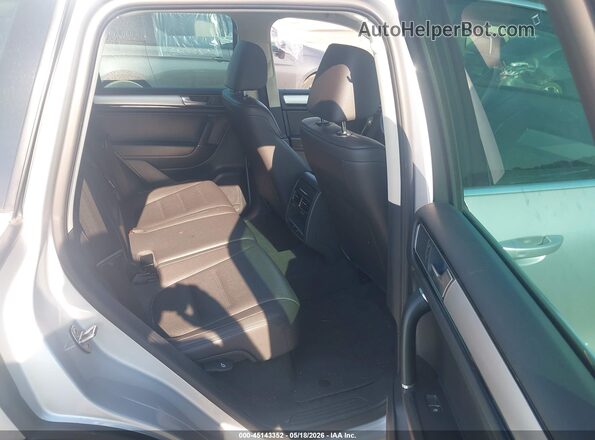 WVGEF9BP4GD008829 2016 VOLKSWAGEN TOUAREG Silver VIN sticker view