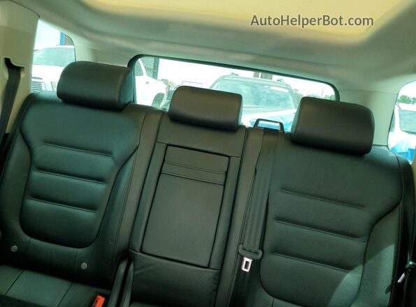 WVGGF7BPXHD006758 2017 VOLKSWAGEN TOUAREG White Вид задніх сидінь