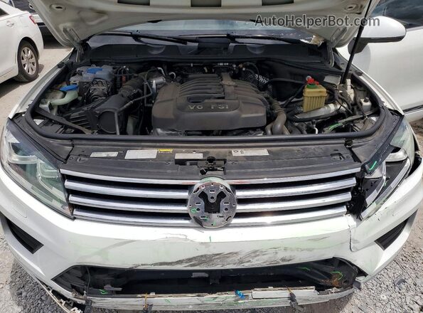 WVGGF7BPXHD006758 2017 VOLKSWAGEN TOUAREG White Вид підкапотного простору