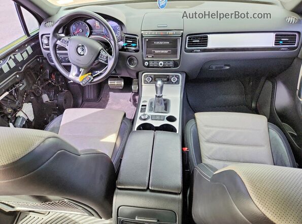 WVGRF7BP0HD006454 2017 VOLKSWAGEN TOUAREG Черный Вид панели приборов