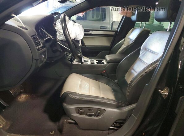 WVGRF7BP5HD006143 2017 VOLKSWAGEN TOUAREG Black Вид салону спереду