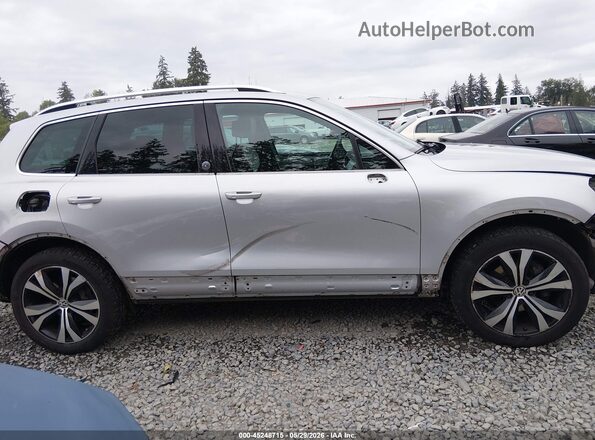 WVGRF7BP6HD001033 2017 VOLKSWAGEN TOUAREG Silver სალონის 360-გრადუსიანი ხედი