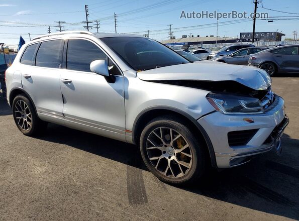 WVGRF7BP7HD004488 2017 VOLKSWAGEN TOUAREG Серебряный Передняя правая четверть